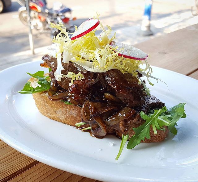 beef tenderloin * beer caramelized onions * frisée * radish * jus